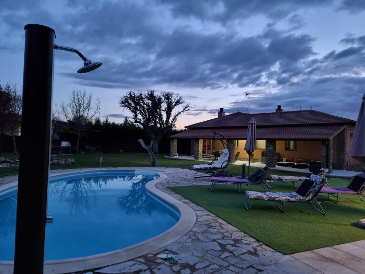 Villa Pancorbo Velayos Exteriér fotografie