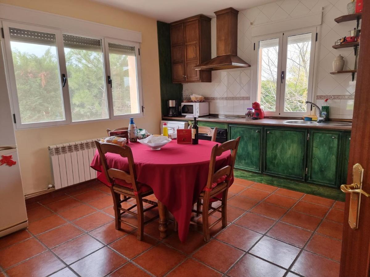 Villa Pancorbo Velayos Exteriér fotografie