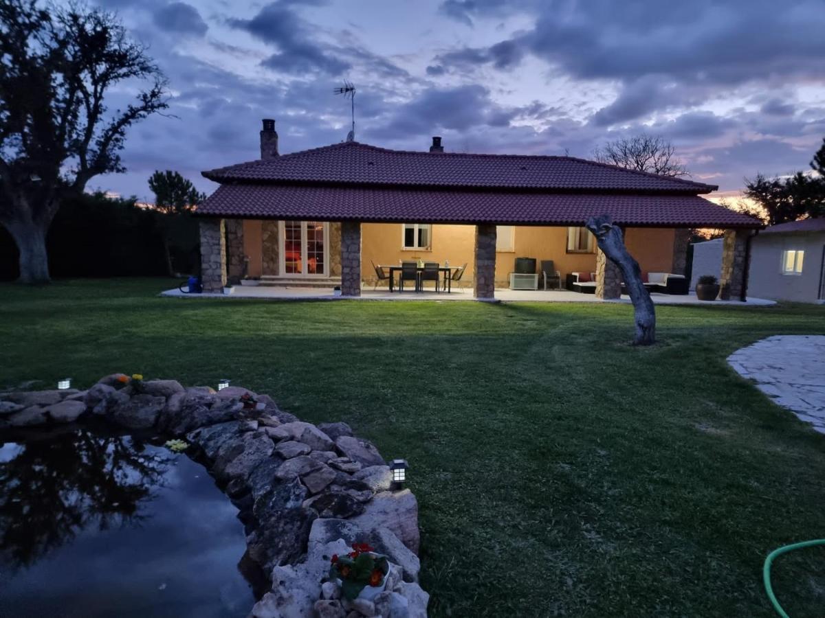 Villa Pancorbo Velayos Exteriér fotografie